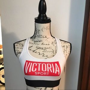 BNWT Victoria’s Secret Sports Bra Small